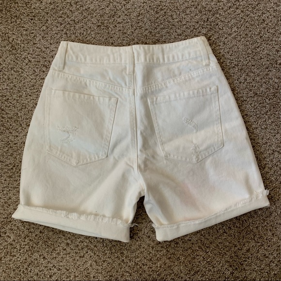 Bermuda Short🤍 - Picture 4 of 4